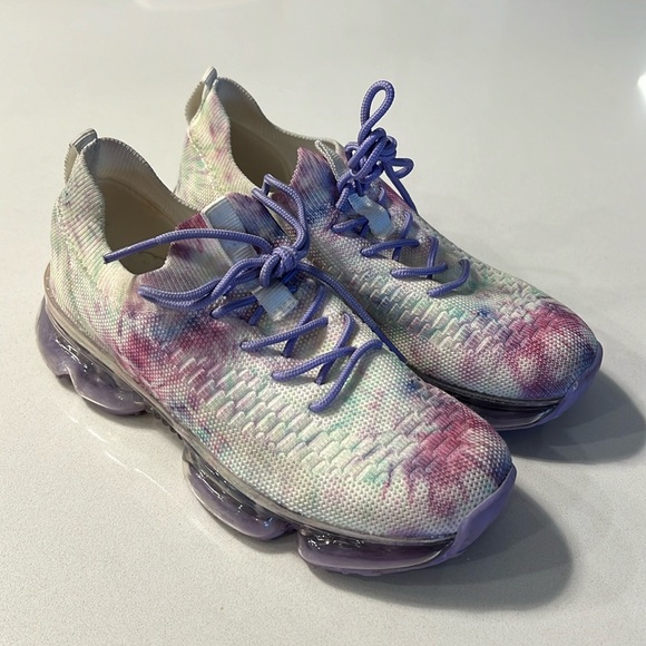 Link Other - Girls size 13 Link sneakers